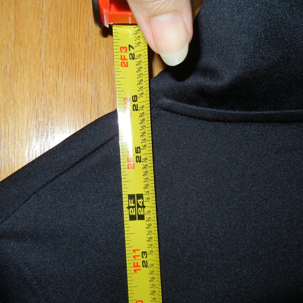 Under Armour Wmn M Semi-Fitted 1/4 Zip Long Sleeve Black Pullover Thumb Holes - Picture 8 of 10